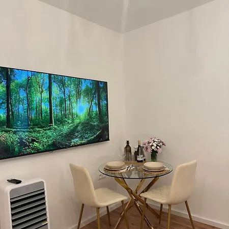 The Hill - Free Parking & Walk To Old Town Apartmán *