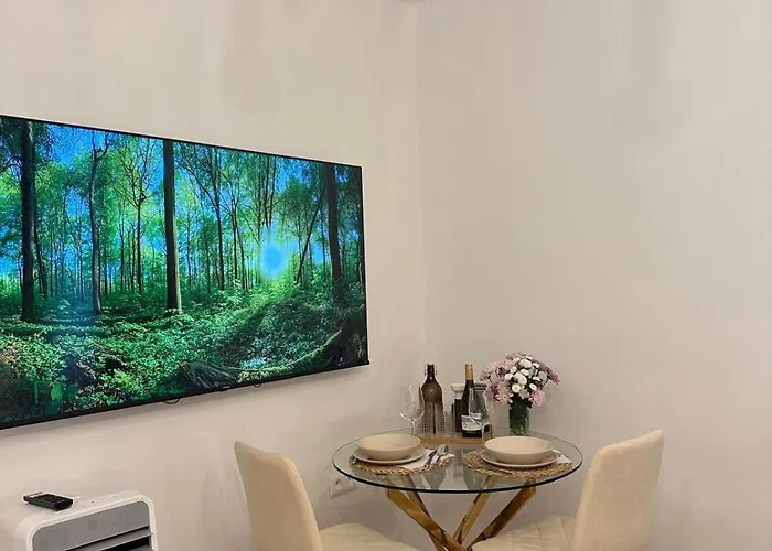 The Hill - Free Parking & Walk To Old Town Apartmán *