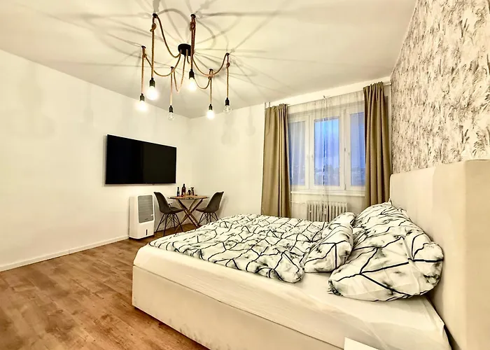 Apartmán The Hill - Free Parking & Walk To Old Town *